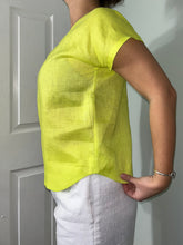 Load image into Gallery viewer, Scalloped Hem Linen Tee
