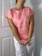 Load image into Gallery viewer, Scalloped Hem Linen Tee
