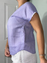 Load image into Gallery viewer, Scalloped Hem Linen Tee
